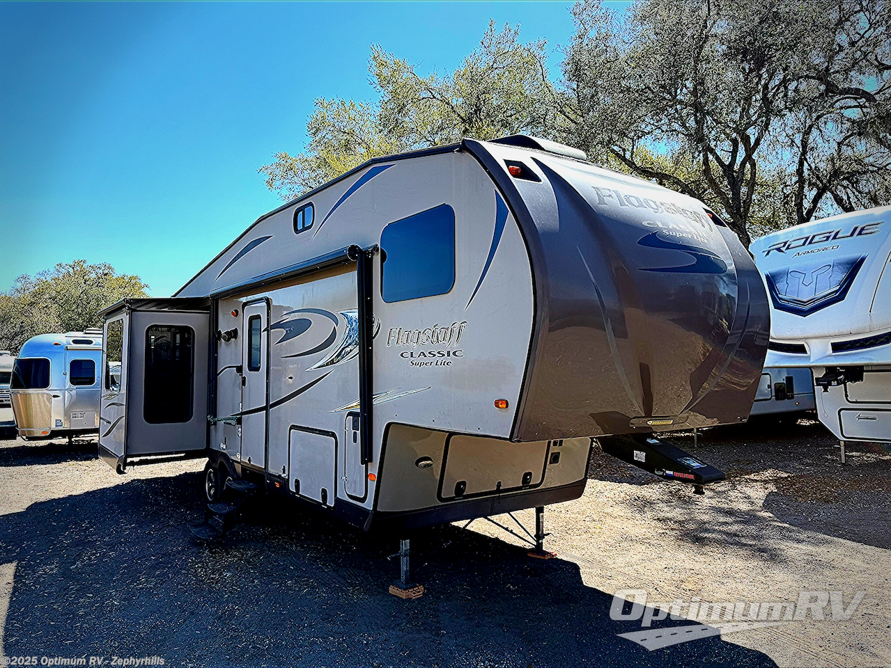 Used 2014 Forest River Flagstaff Classic Super Lite 8528RSWS available in Zephyrhills, Florida