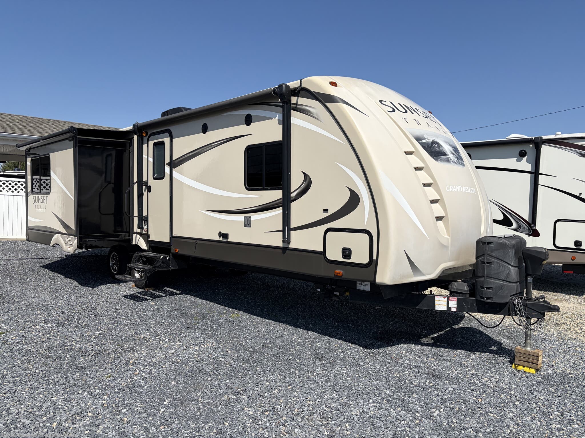Used 2016 CrossRoads Sunset Trail Grand Reserve 29RL available in Clayton, Delaware