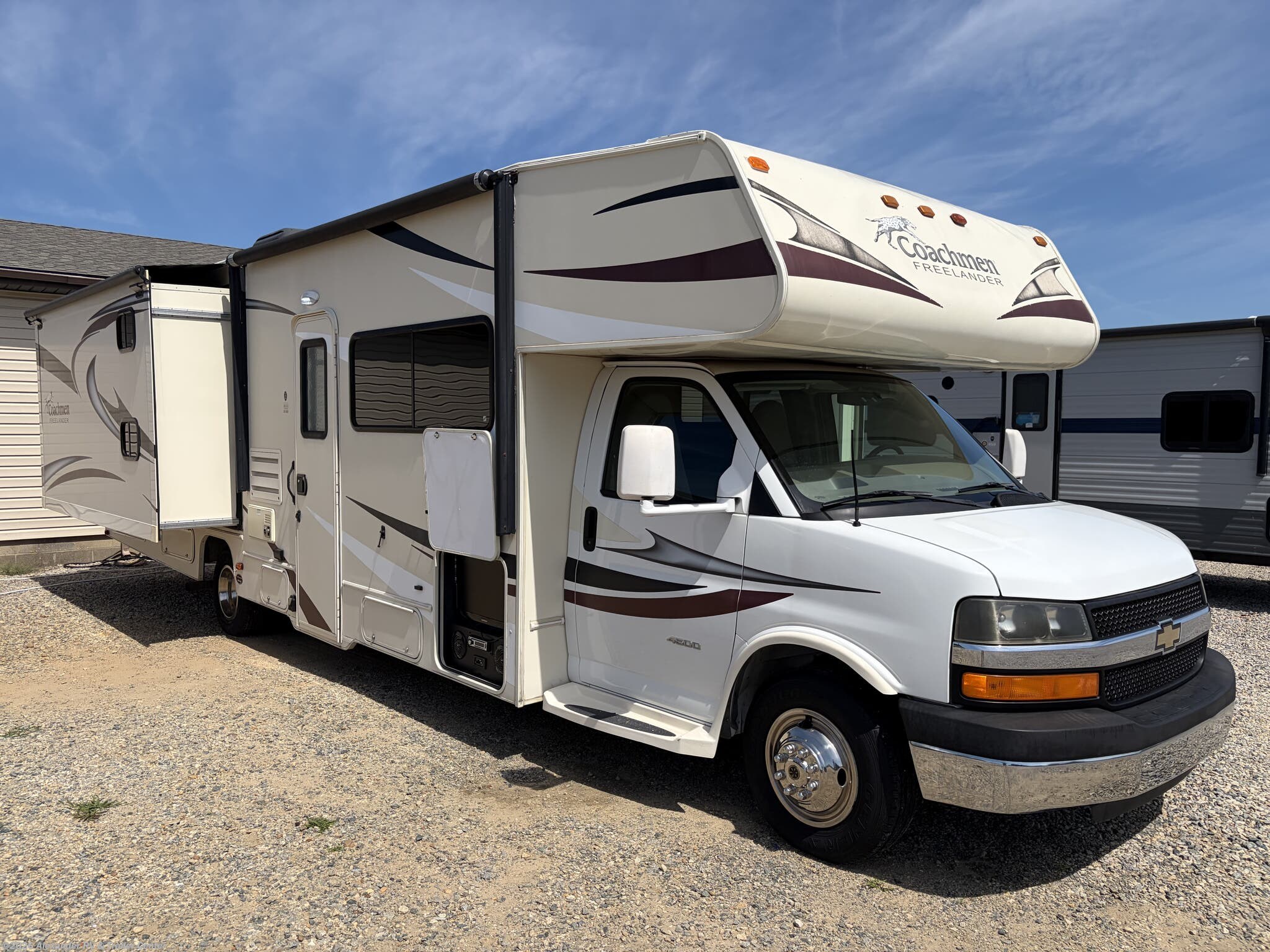 Used 2015  Coachmen Freelander 32BH (Chevy) by Coachmen from Alexander RV & Trailer Center in Clayton, DE
