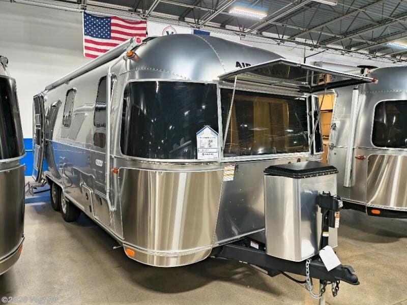 New 2026  Airstream Flying Cloud 25FBQ by Airstream from Vogt RV in Fort Worth, TX