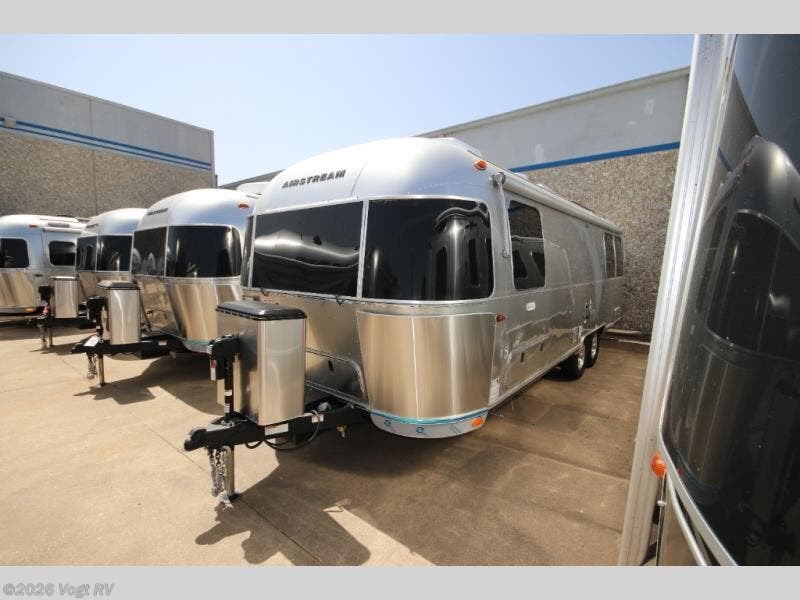 New 2026  Airstream Flying Cloud 27FB Twin by Airstream from Vogt RV in Fort Worth, TX