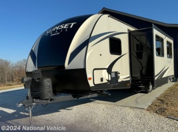 Used 2017 CrossRoads Sunset Trail Super Lite 289QB available in Hawk Point, Missouri