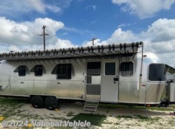Used 2022 Airstream Classic 33FB Queen available in Helotes, Texas