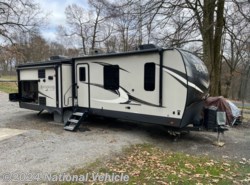 Used 2020 Forest River Rockwood Signature Ultra Lite 8328BS available in Butler, Pennsylvania