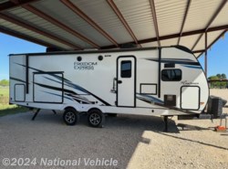 Used 2022 Coachmen Freedom Express Ultra Lite 259FKDS available in Katy, Texas