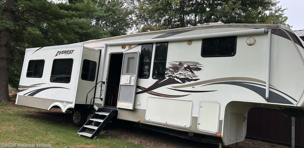 Used 2009 Keystone Everest 345S available in Bonner Springs, Kansas