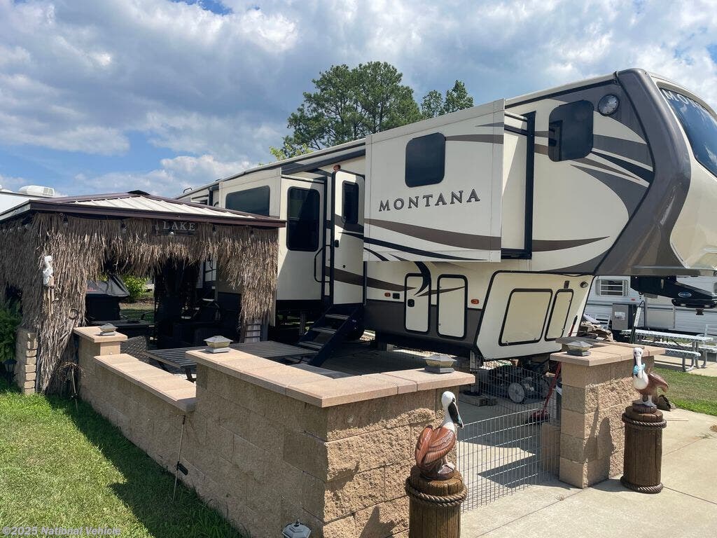 Used 2017 Keystone Montana 3820FK available in Barnesville, Ohio