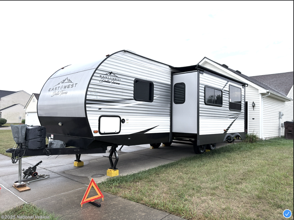 Used 2020 East to West Della Terra 271BH available in Franklin, Ohio