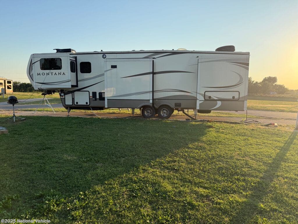 Used 2018 Keystone Montana 3731FL available in Ponca City, Oklahoma