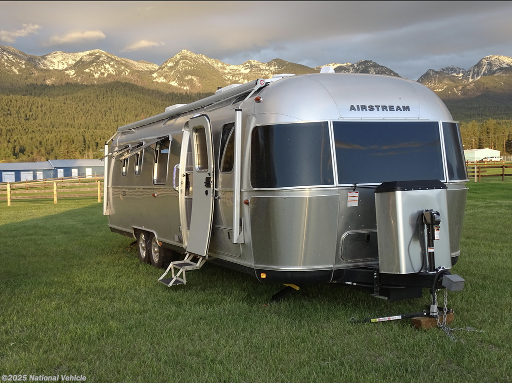 Used 2022 Airstream Classic 33FB Twin available in Tulsa, Oklahoma
