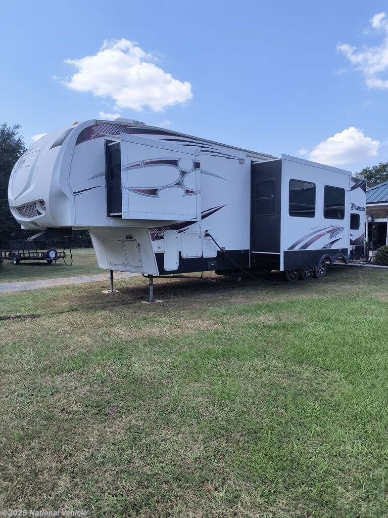 Used 2011 Keystone Fuzion 360 available in Kaplan, Louisiana