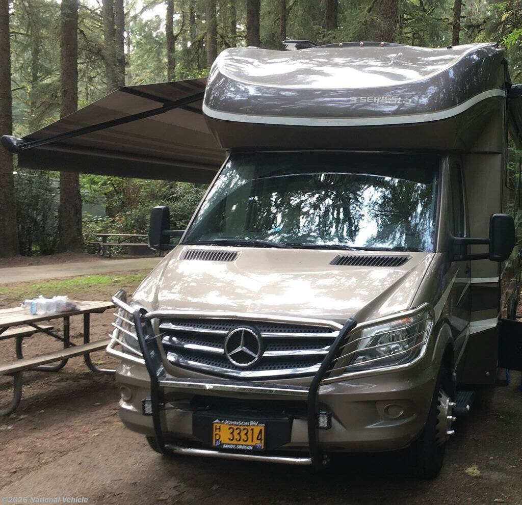 Used 2017 Dynamax Corp  Isata 3 24FWM available in Newberg, Oregon