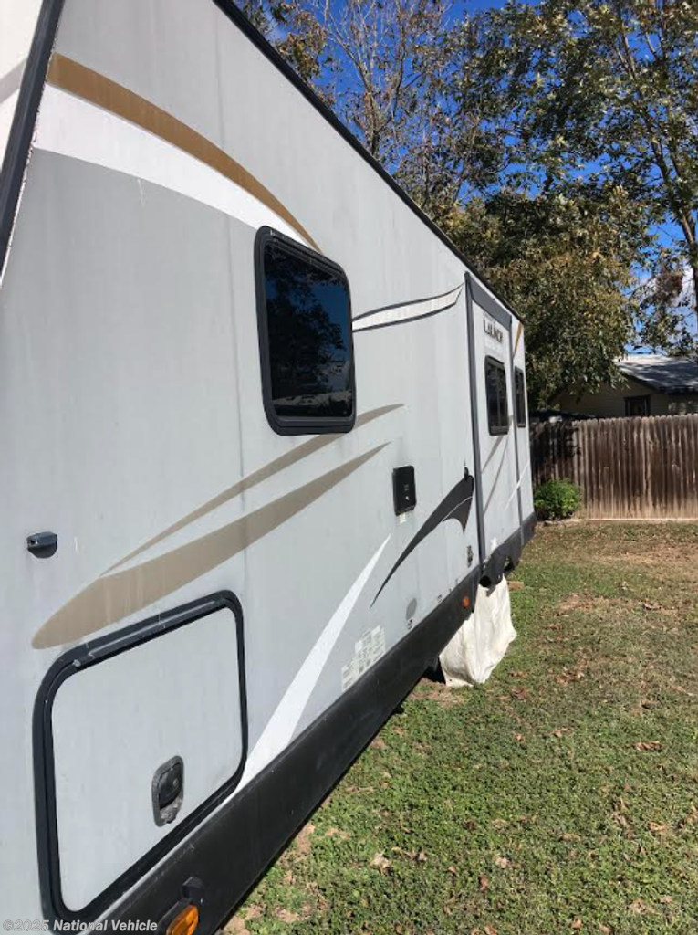 Used 2017 Starcraft Launch Ultra Lite 24RLS available in Cuero, Texas