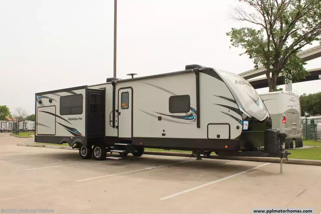 Used 2019 Dutchmen Aerolite 3303RL available in Hallettsville, Texas