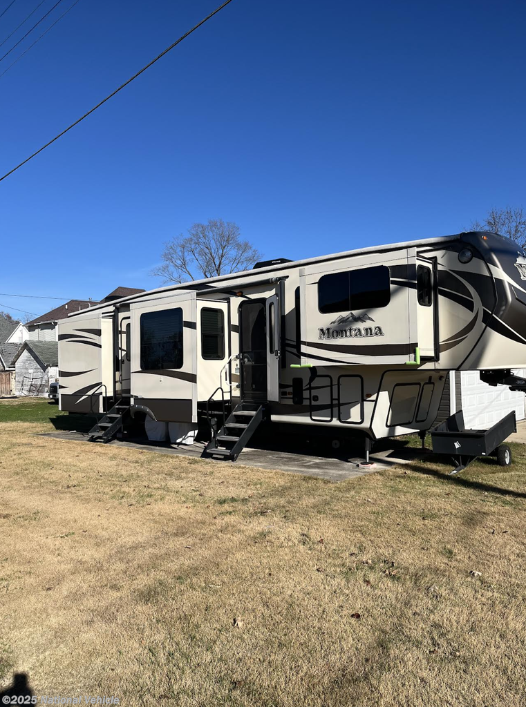 Used 2015 Keystone Montana 3711FL available in Palestine, Illinois