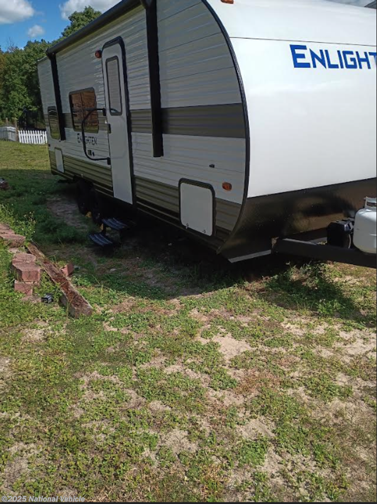 Used 2025 Gulf Stream Enlighten 25BH available in Summerfield, Florida