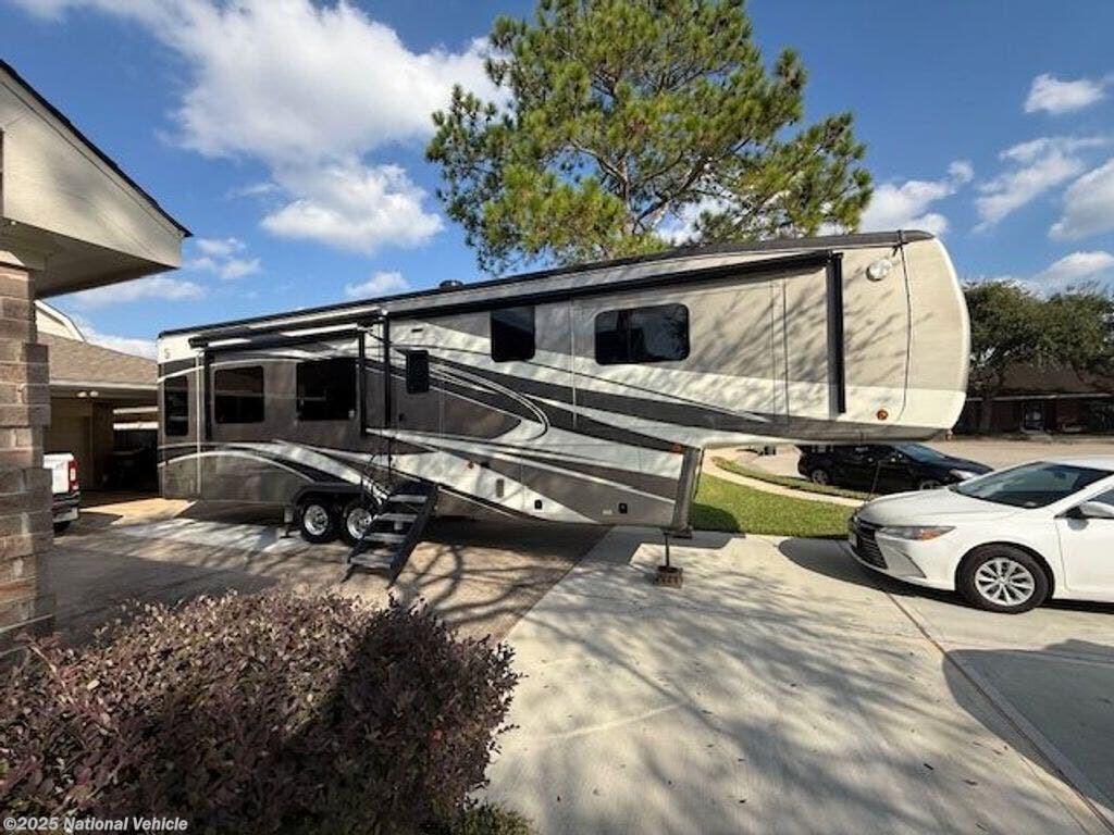 Used 2020 DRV Mobile Suites 38RSSA available in Pasadena, Texas