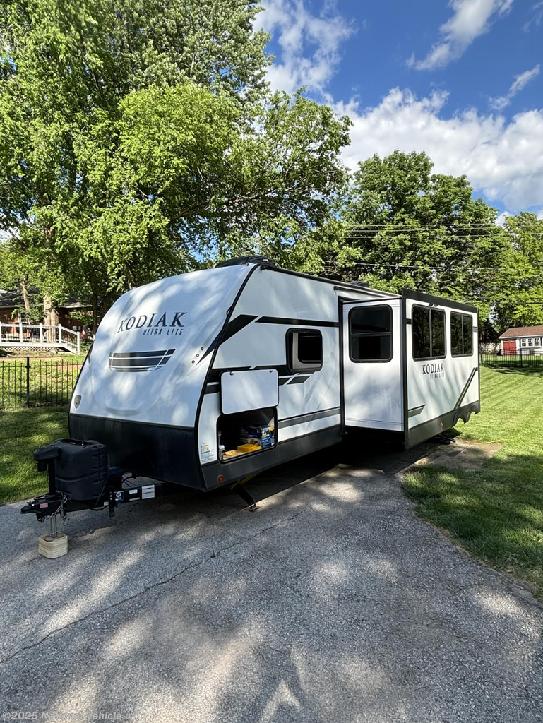 Used 2021 Dutchmen Kodiak Express Ultra Lite 283BHSL available in Independence, Missouri