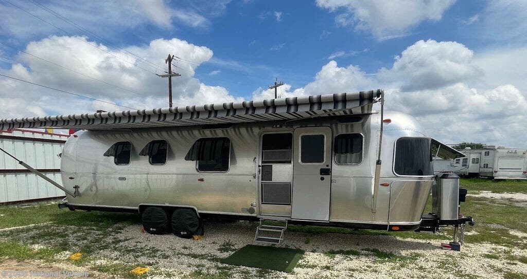 Used 2022 Airstream Classic 33FB Queen available in San Antonio, Texas