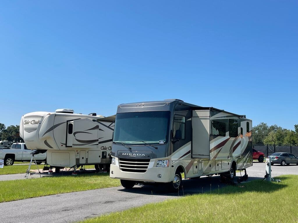 Used 2019 Coachmen Mirada 35BH available in Mascotte, Florida