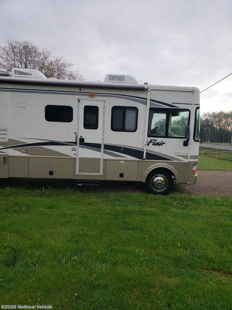 Used 2003 Fleetwood Flair 33B available in Mount Vernon, Ohio
