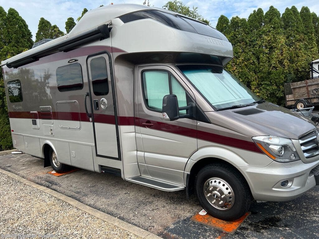 Used 2019 Tiffin Wayfarer 25QW available in Bartlett, Illinois