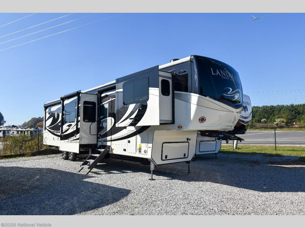 Used 2018 Palomino Columbus 298RLW available in Grand Island, Nebraska
