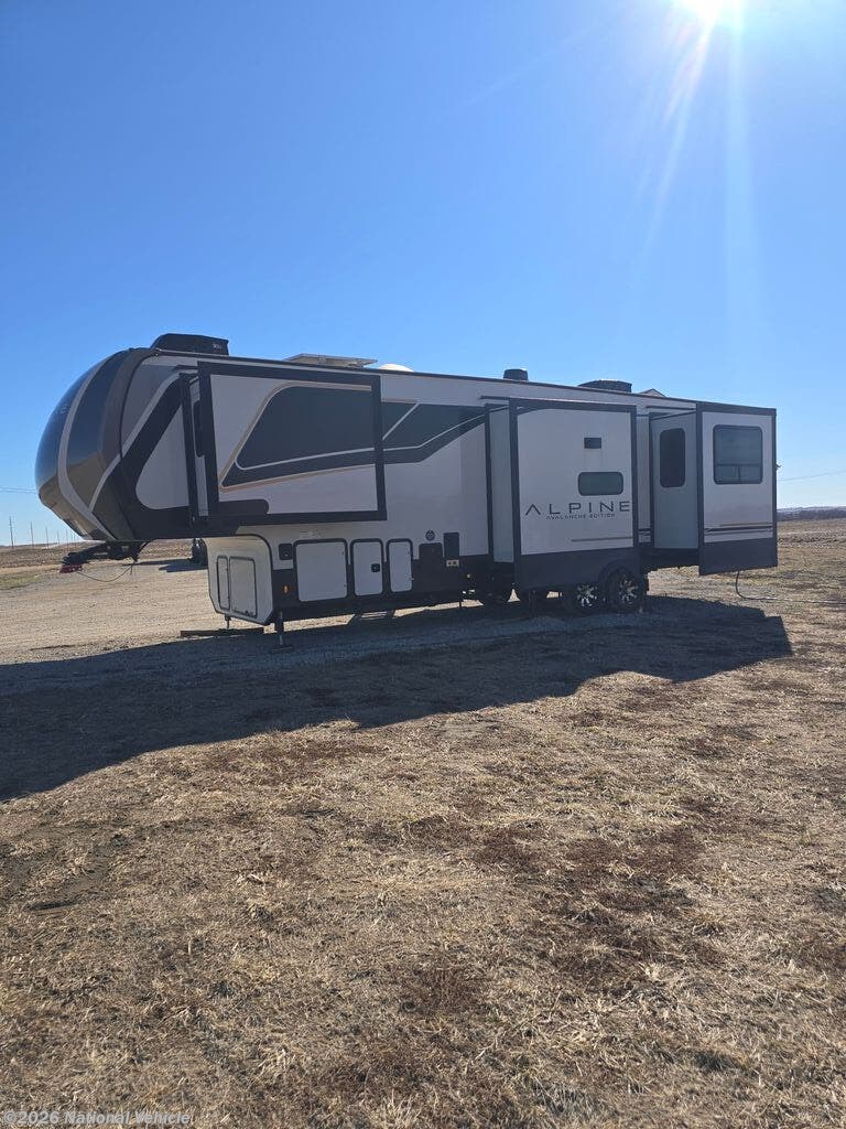 Used 2024 Keystone Avalanche 338GK available in Macedonia, Iowa