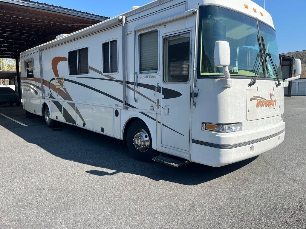 Used 2000 Damon Escaper 3980 available in Acworth, Georgia