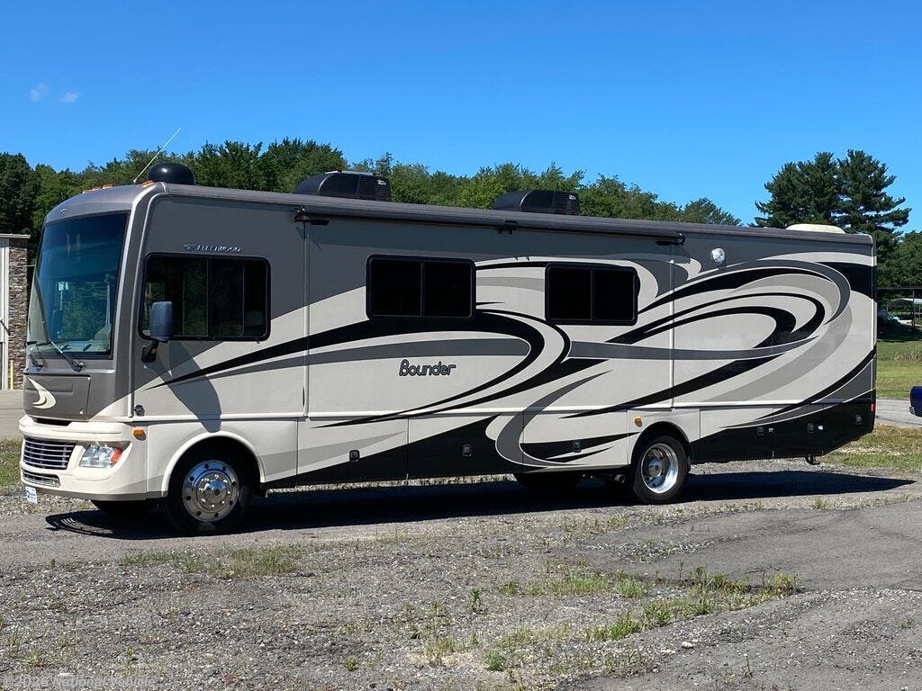 Used 2014 Fleetwood Bounder 35K available in Gibsonia, Pennsylvania