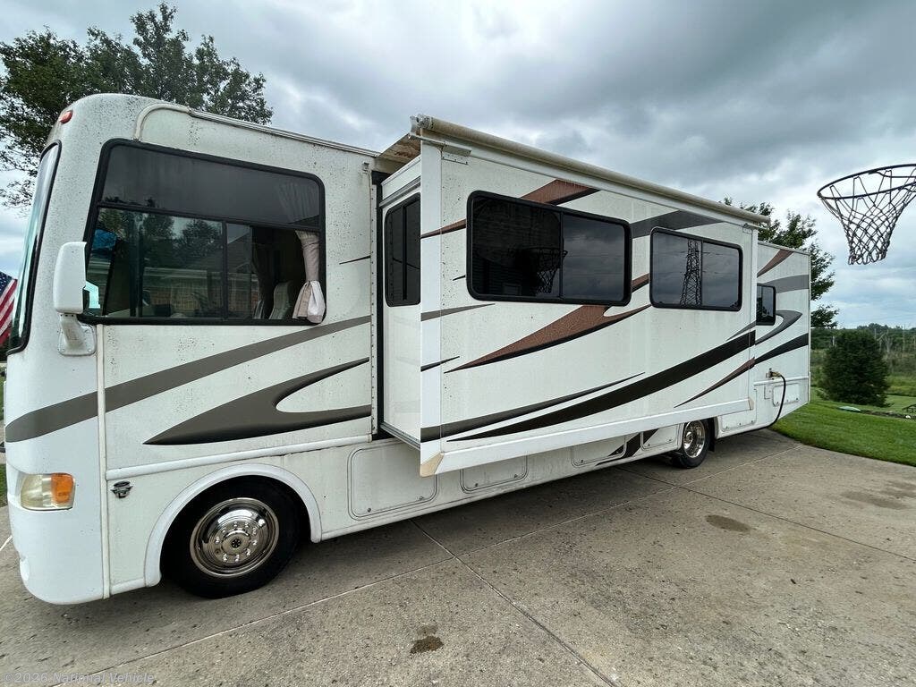 Used 2011 Four Winds  Hurricane 32A available in Dayton, Ohio
