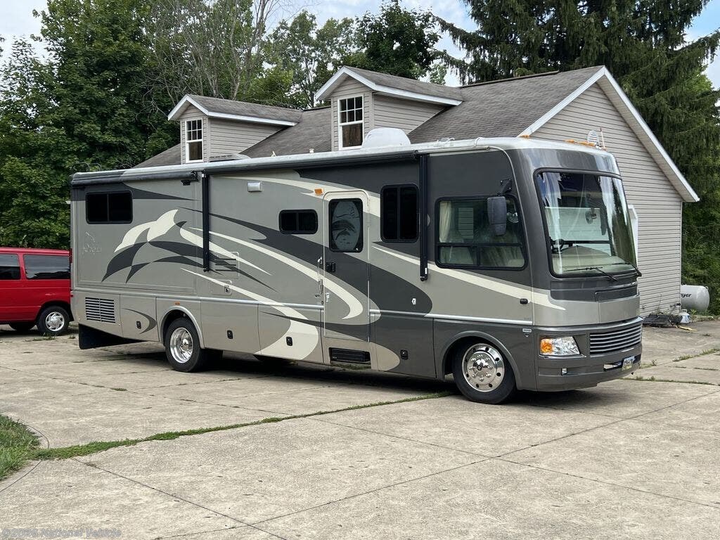 Used 2006 National RV Dolphin 5342 available in Southington, Ohio