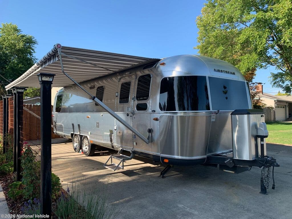 Used 2016 Airstream Classic 30 Twin available in Rancho Murieta, California