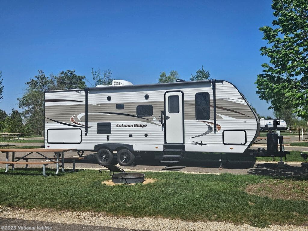 Used 2022 Starcraft Autumn Ridge 26BHS available in Owatonna, Minnesota