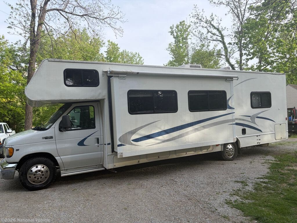 Used 2002 Forest River Sunseeker 3100SS available in Wilmington, Ohio