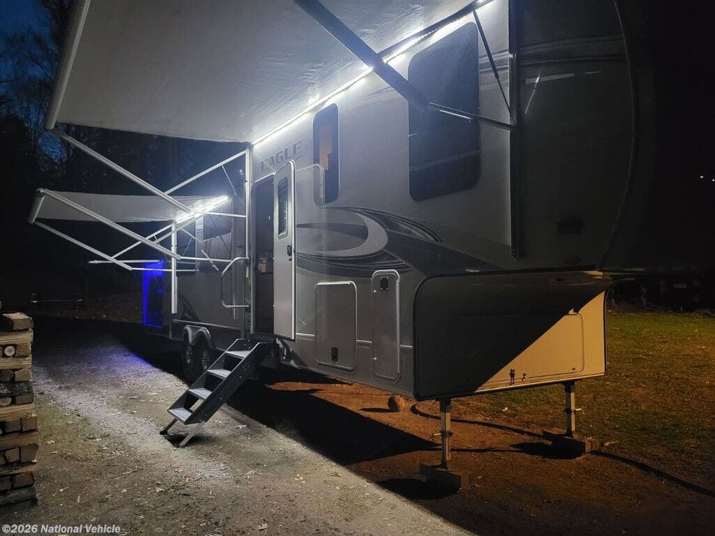 Used 2018 Jayco Eagle 325BHQS available in Bow, New Hampshire