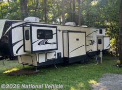 Used 2020 Forest River Wildwood Heritage Glen 378FL available in Franklin, Ohio