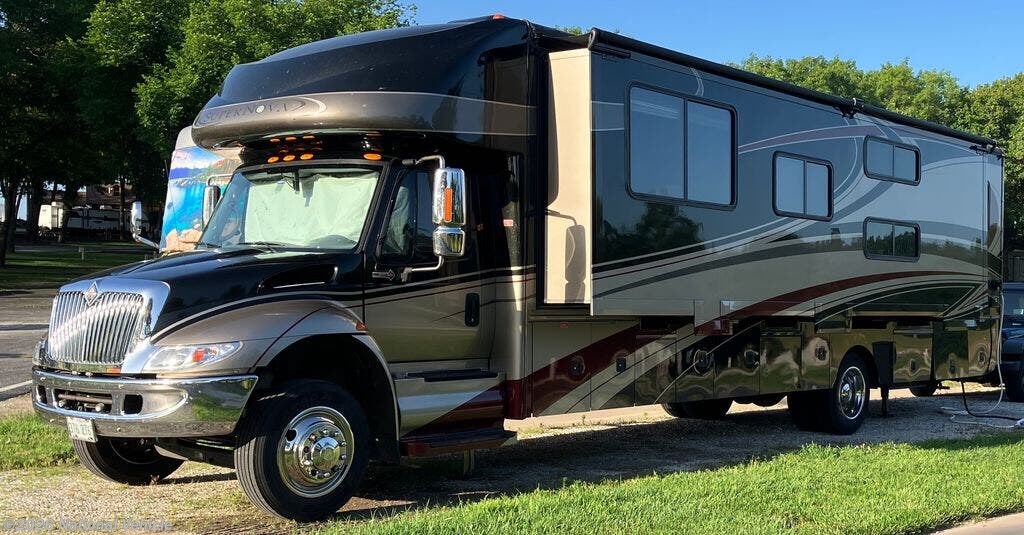 Used 2008 Gulf Stream Conquest Super Nova 6400 available in Springfield, Illinois