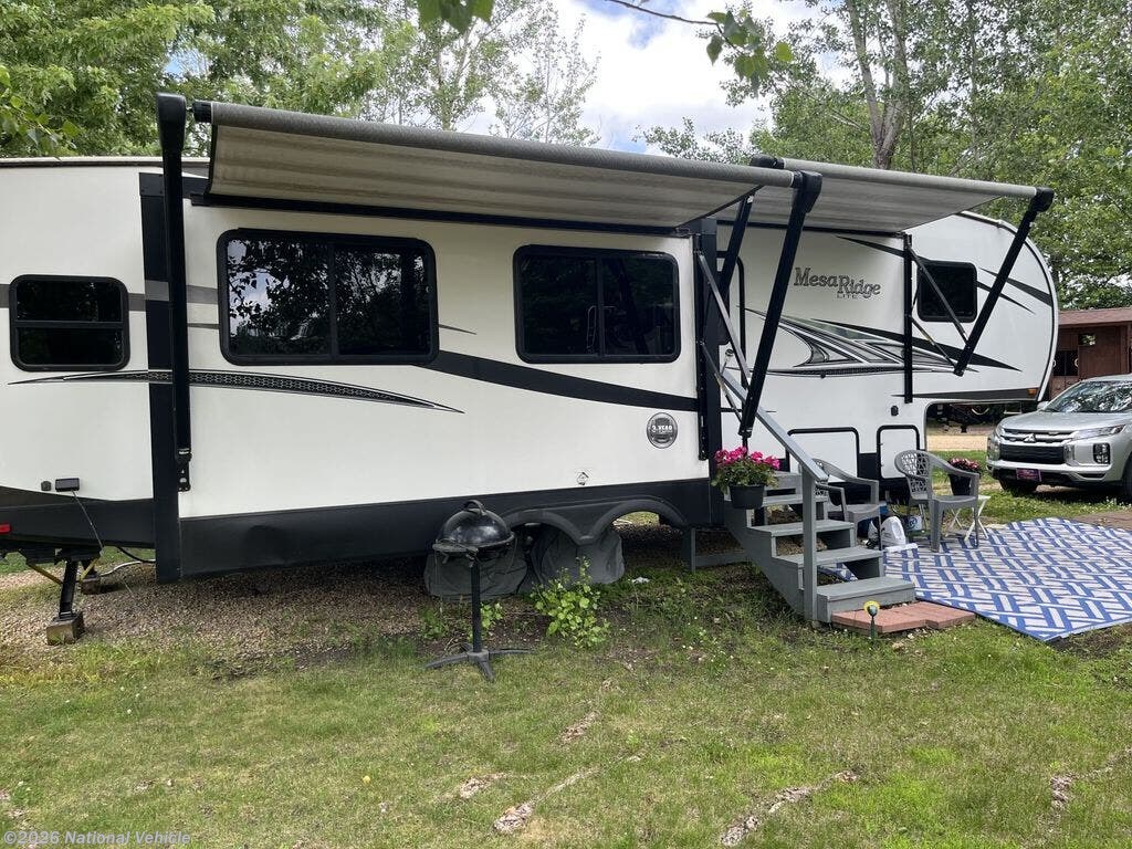Used 2019 Highland Ridge Mesa Ridge Lite 2910RL available in North Mankato, Minnesota