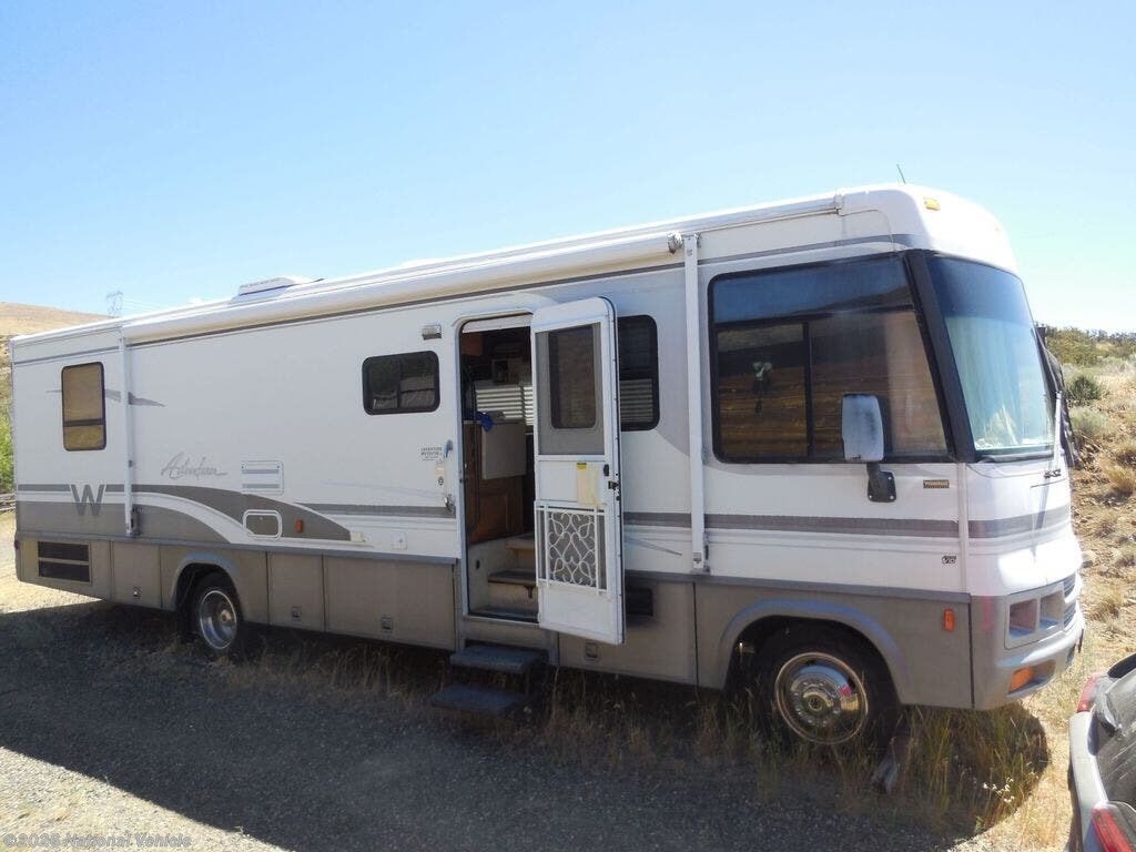 Used 2000 Winnebago Adventurer 32V available in Ellensburg, Washington