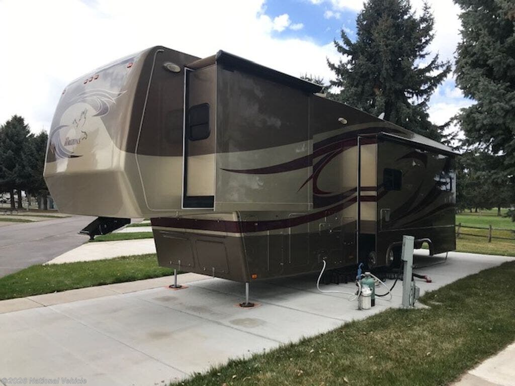 Used 2011 New Horizons Majestic 39RLBTSS available in Hondo, Texas