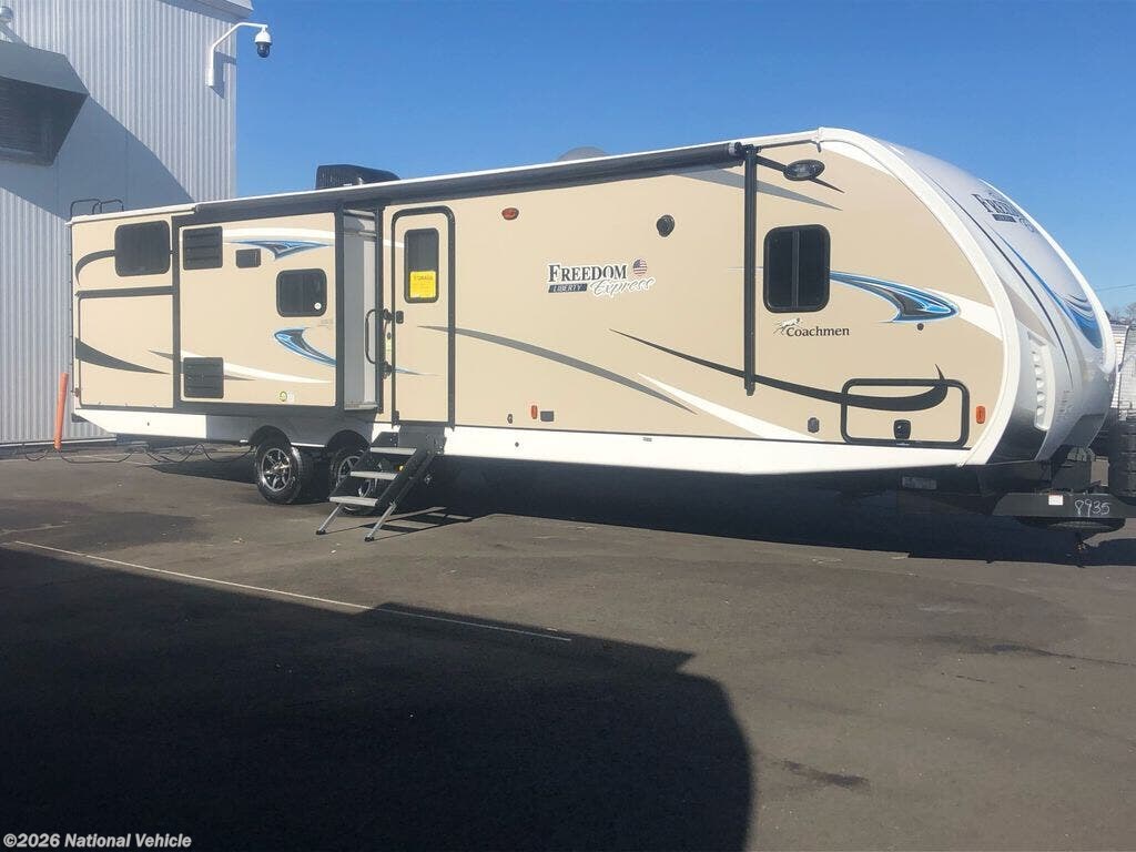 Used 2019 Coachmen Freedom Express Liberty 320BHDS available in South Plainfield, New Jersey