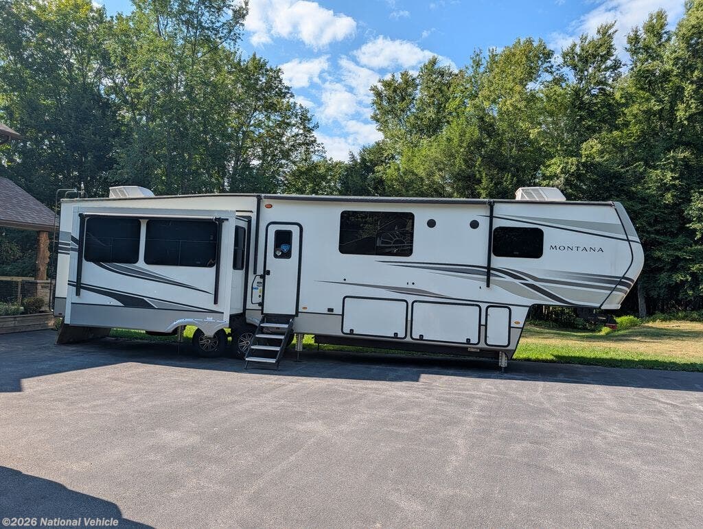 Used 2022 Keystone Montana 3855BR available in Taberg, New York