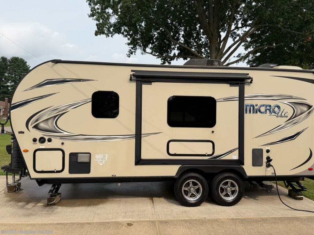 Used 2019 Forest River Flagstaff Micro Lite 21FBRS available in Hubbard, Ohio