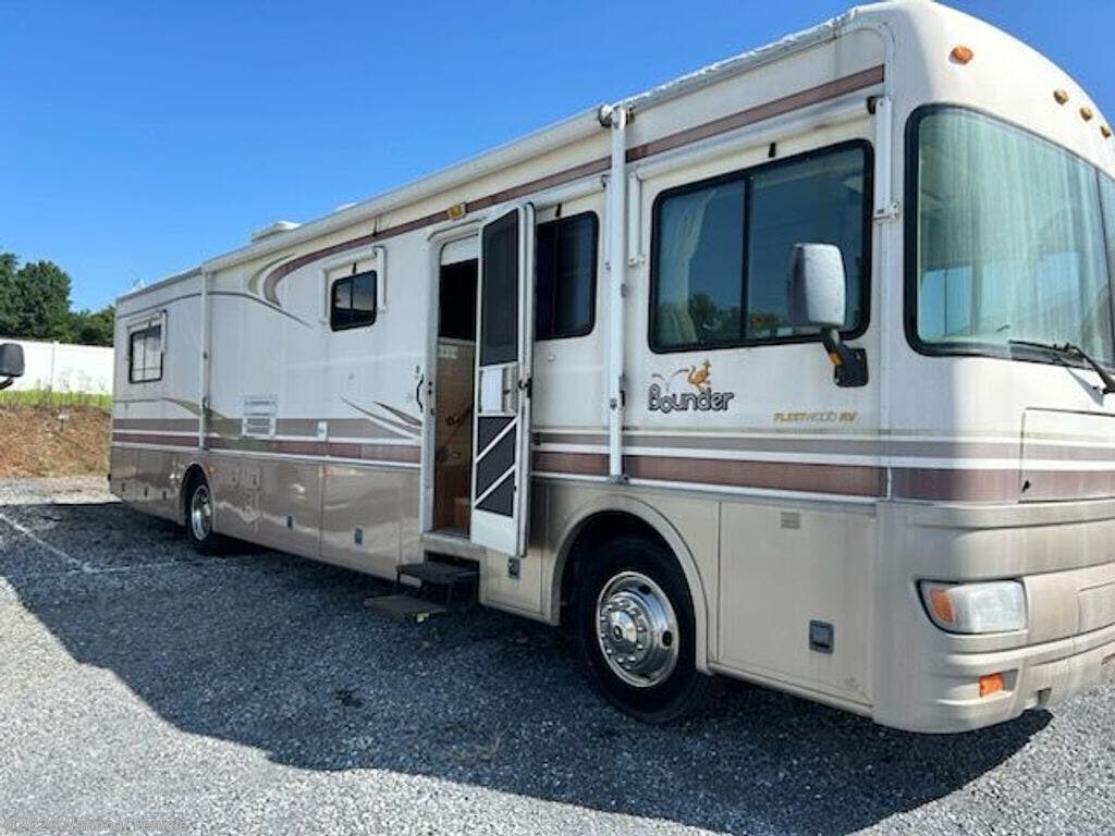 Used 2002 Fleetwood Bounder 39Z available in Marietta, Pennsylvania