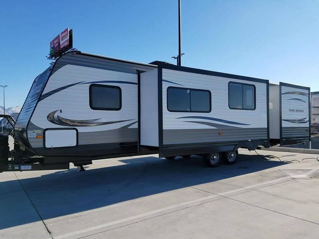 Used 2015  Heartland Trail Runner 32ODK by Heartland from National Vehicle in Garland, UT