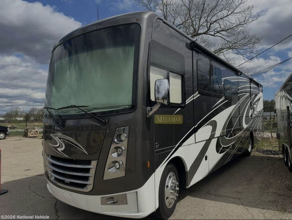 Used 2019  Thor Motor Coach Miramar 37.1 by Thor Motor Coach from National Vehicle in Wakefield, RI