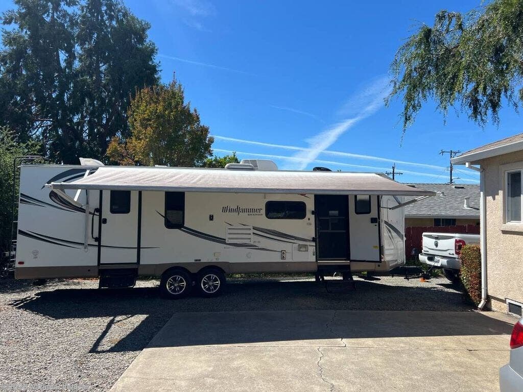 Used 2015  Forest River Rockwood Windjammer 2815VS by Forest River from National Vehicle in Fremont, CA