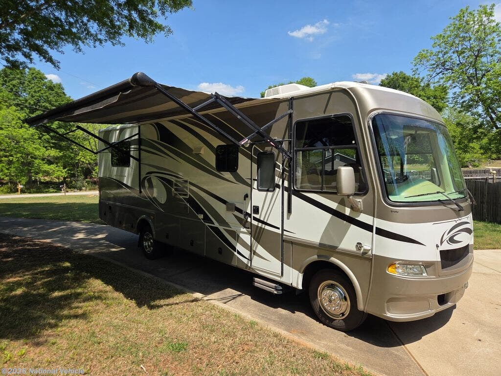 Used 2012  Thor Motor Coach Daybreak 30FS by Thor Motor Coach from National Vehicle in Covington, GA