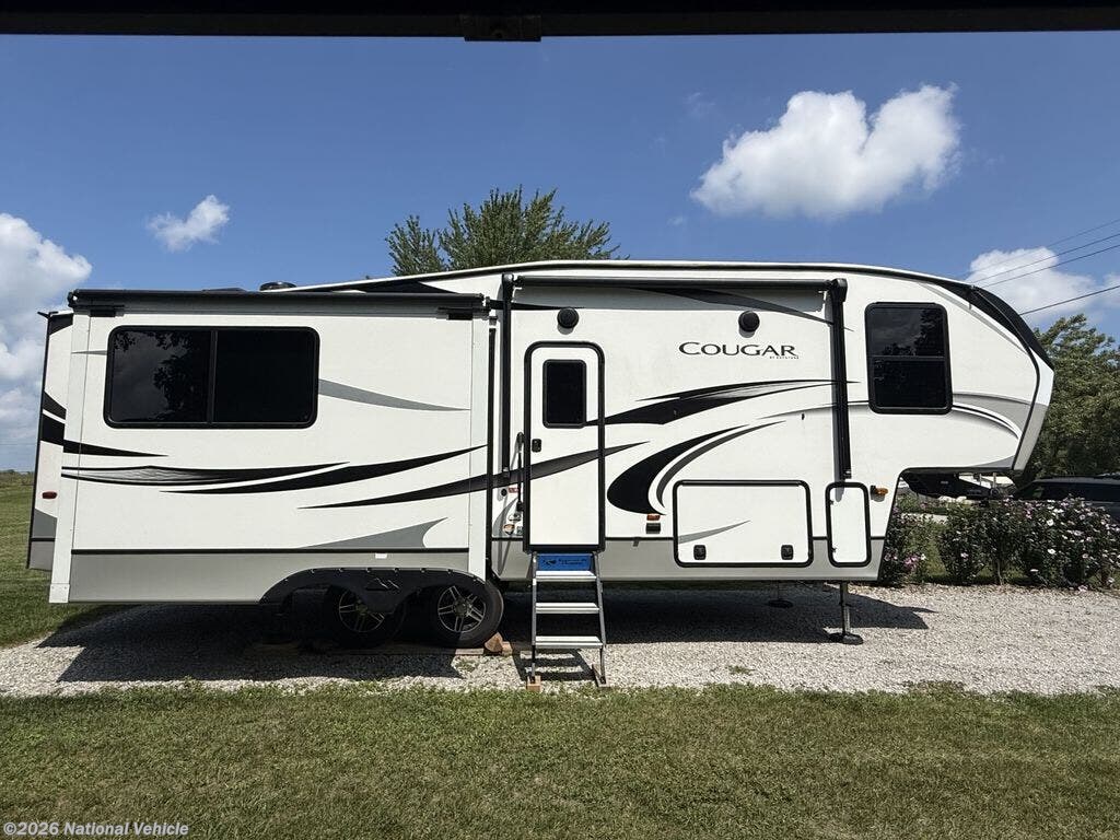 Used 2021  Keystone Cougar Half-Ton 27SGS by Keystone from National Vehicle in Angola, IN